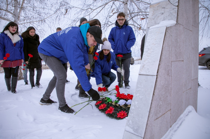 Студенты СГЮА почтили память экипажа Марины Расковой