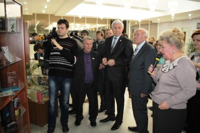 Выставка СГЮА открылась в Саратовской областной думе