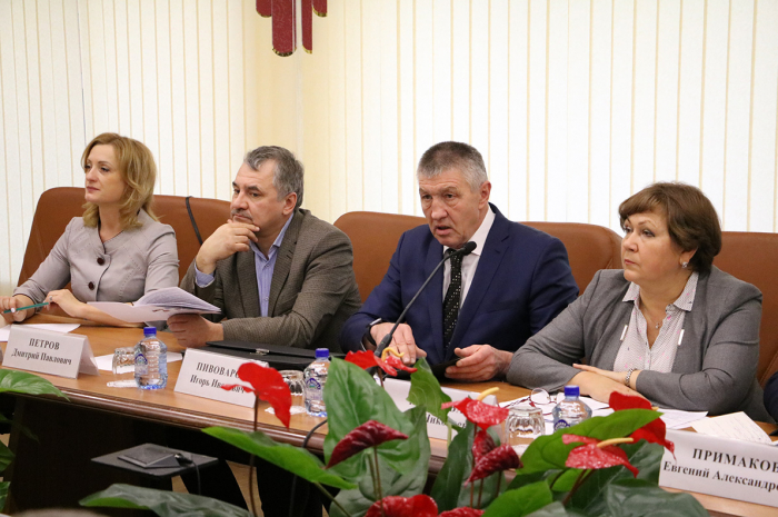 Ученые СГЮА приняли участие в круглом столе в региональном парламенте