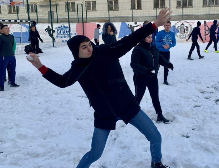 Студенты СГЮА встретили зиму активными играми