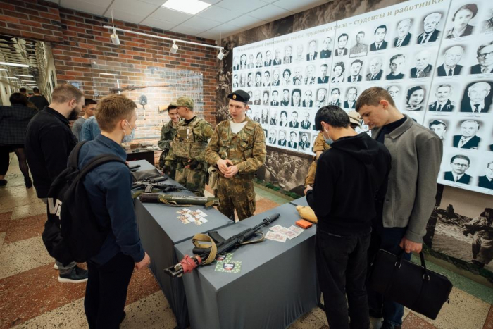 В СГЮА прошла выставка военного вооружения